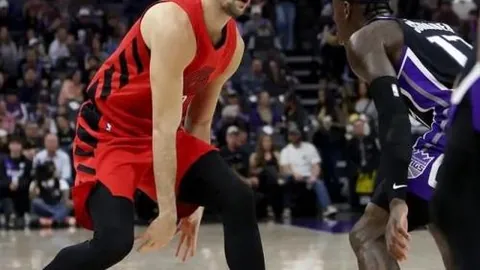 阿根廷学子用九万瓶盖绘就梅西夺冠肖像，致敬世界杯荣耀瞬间